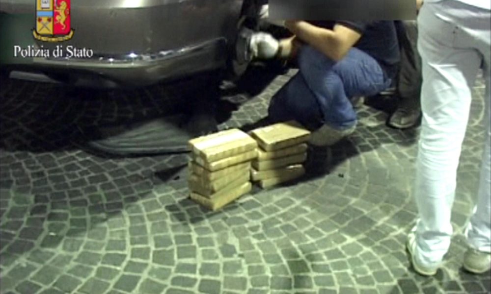 Coca in auto per 1Mln di euro, arrestato