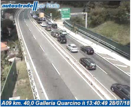 Esodo per le vacanze, caos e colonne alla barriera autostradale di Grandate