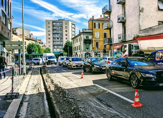 Giornata da incubo sulle strade della città: code e traffico in più punti
