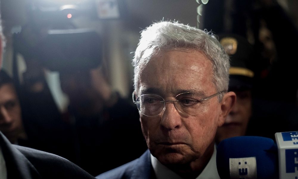 Colombia: ambulanza giunge in tenuta ex presidente Uribe