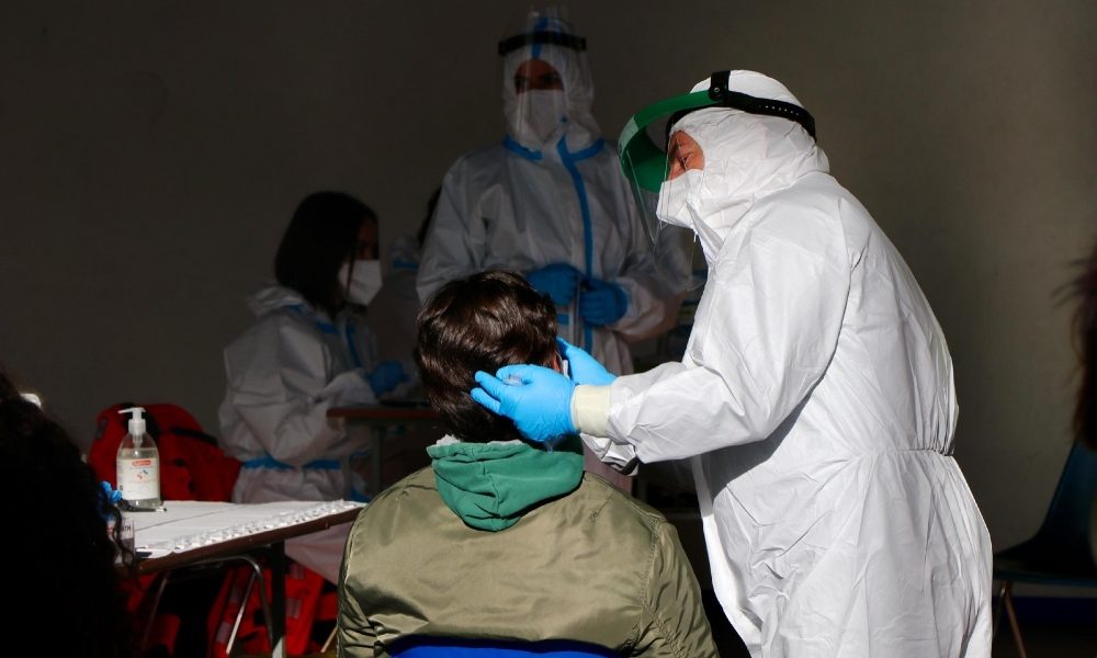 Commissione Ue precisa, prenotate 2,3 mld dosi di vaccini
