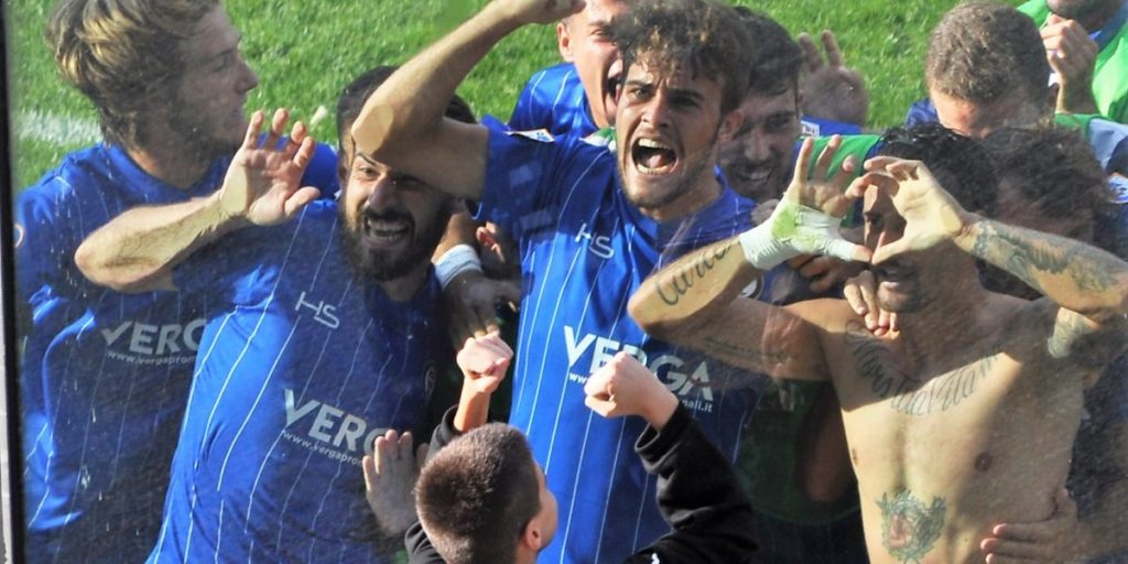 Como, quarto successo consecutivo e primo posto a punteggio pieno