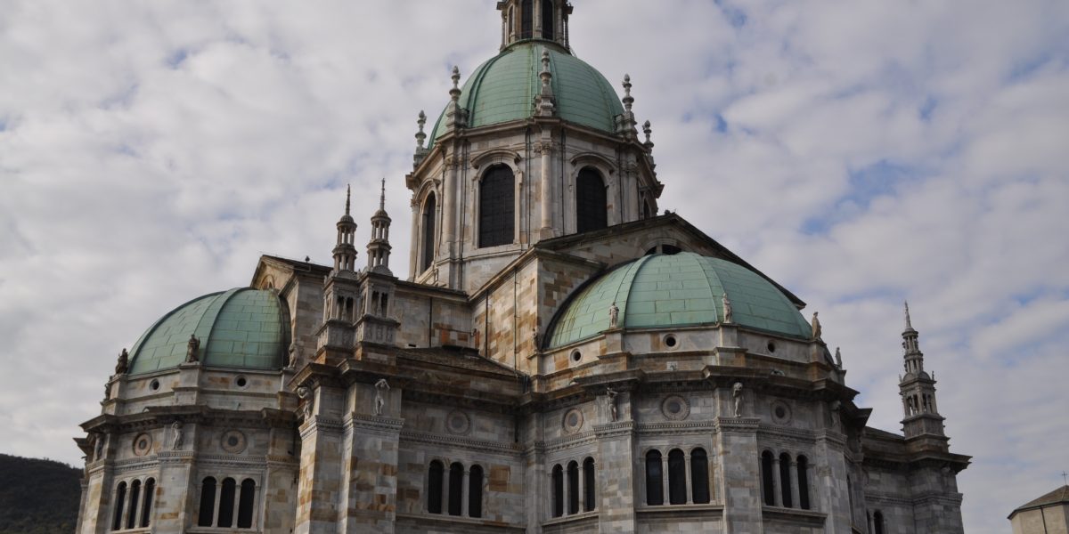 Chiese aperte per la preghiera personale. In diretta su Facebook anche i funerali