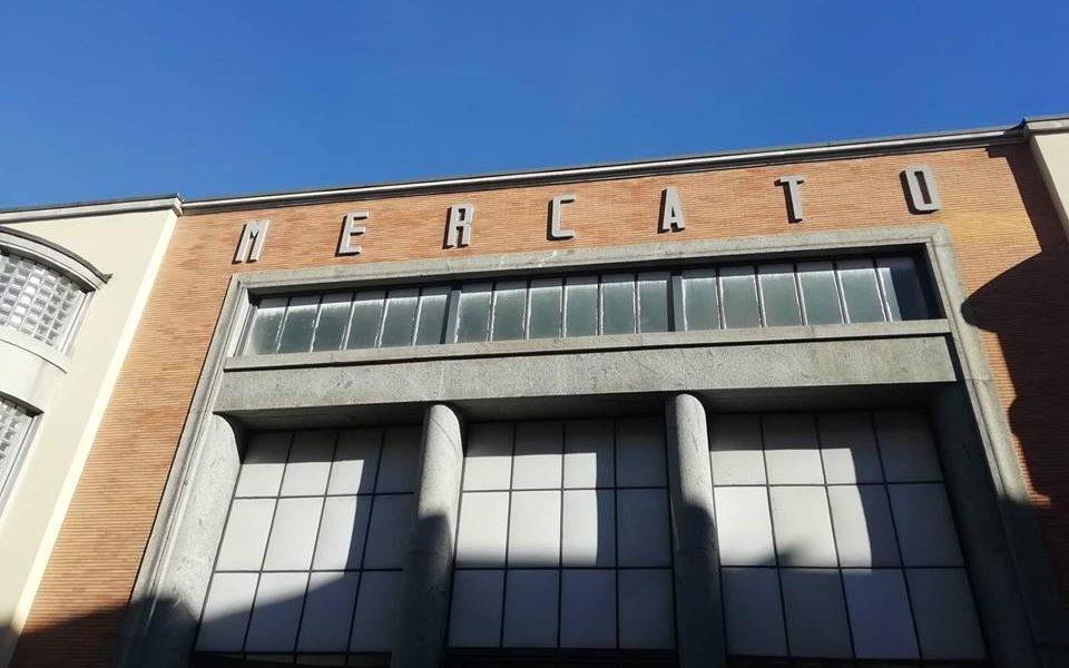 Frutta e verdura per i bisognosi di Como dal mercato coperto