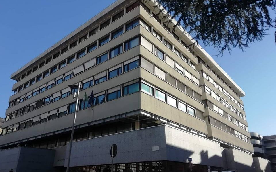 Cinque anni di botte a papà e mamma: il figlio nei guai. I genitori non lo denunciavano per paura che finisse in carcere