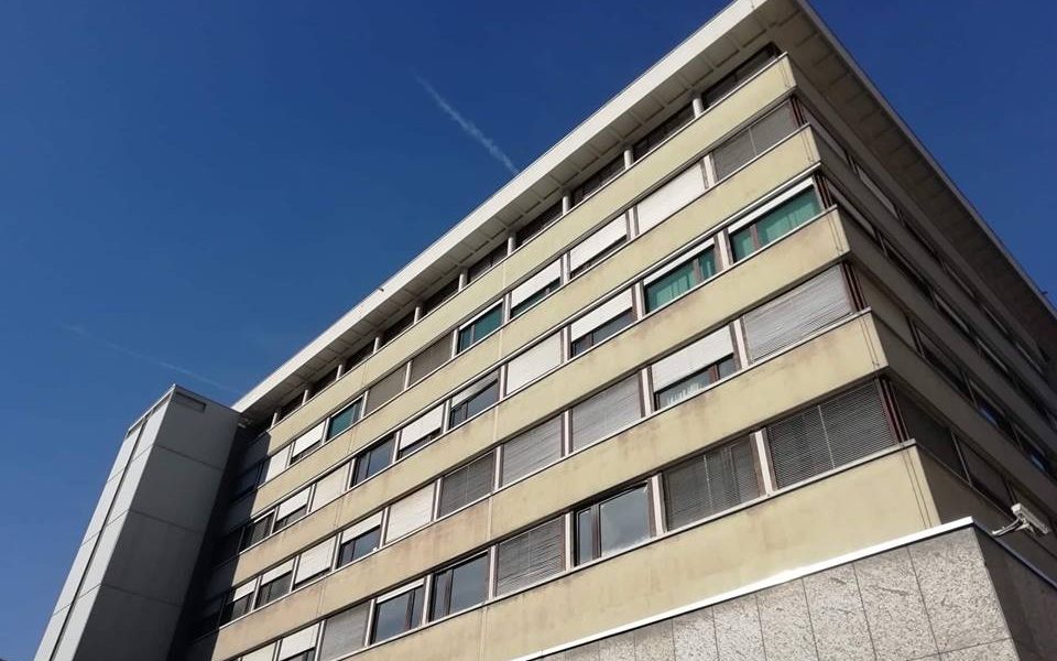 Dopo la serata al pub la rissa in piazza a Carbonate. Cinque giovani davanti al giudice