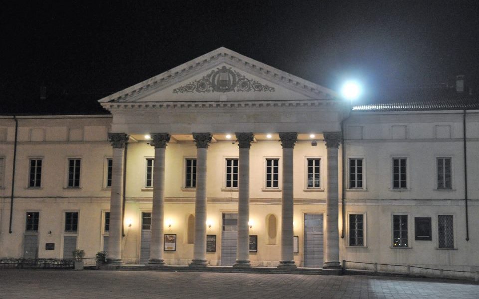 Ballo da sogno in stile Ottocento al Sociale di Como