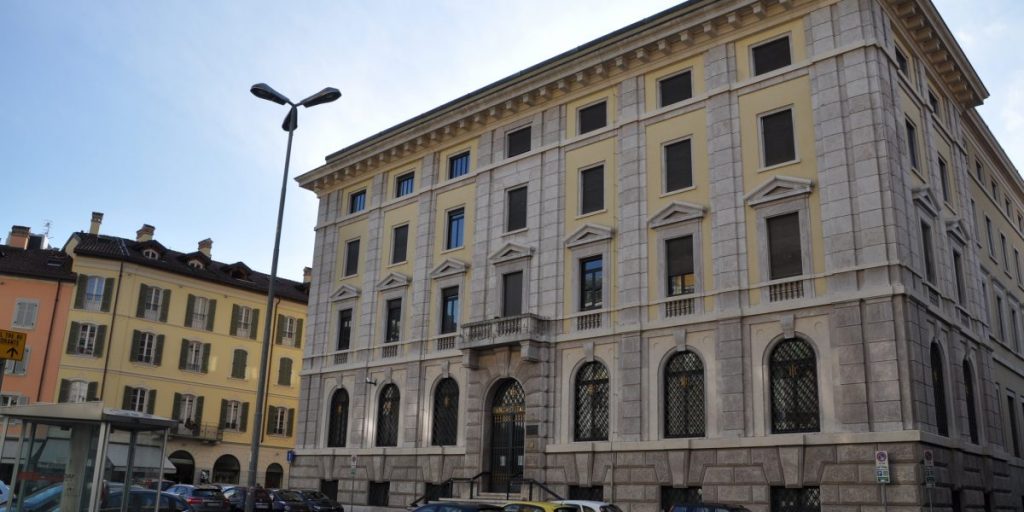 Approvato in consiglio comunale il nuovo regolamento: parcheggi gialli e blu, esclusi gli alberghi