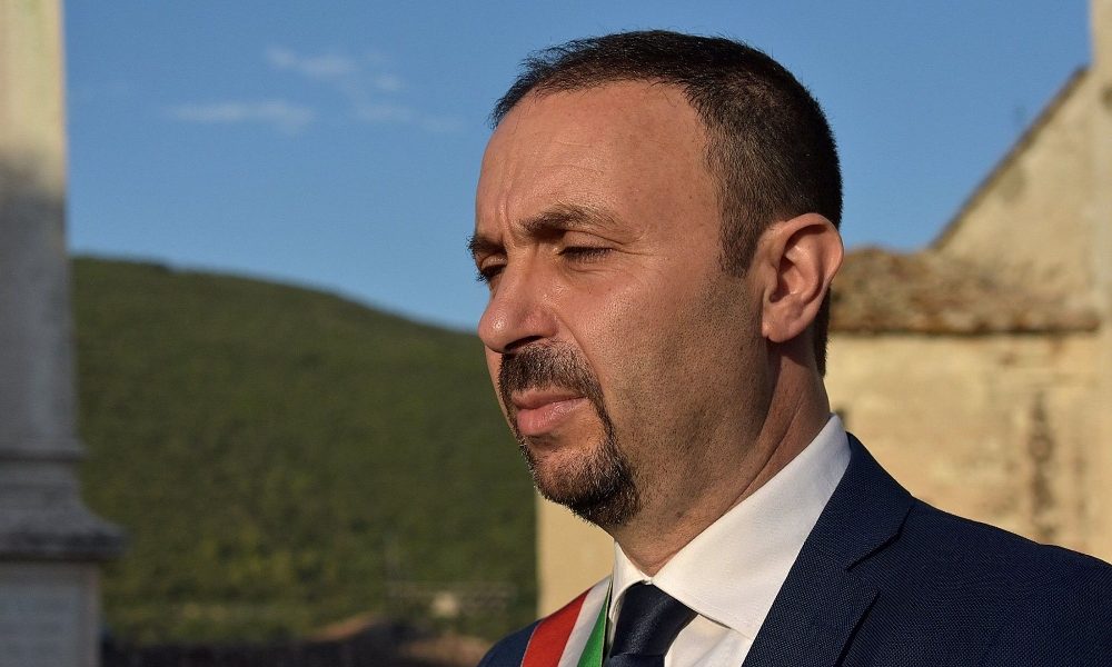 Comune Covid ‘libero’ ma zona rossa, sindaco protesta