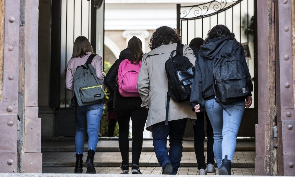 ‘Con orari Covid a casa alle 21’,studenti protestano a Roma