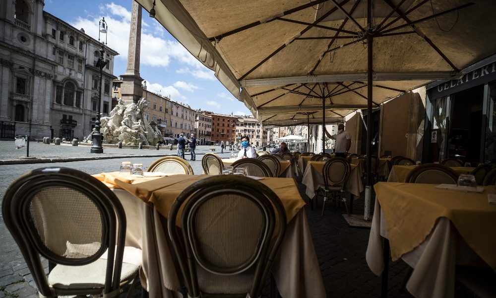 Confcommercio, consumi ancora in forte calo, -30% a maggio