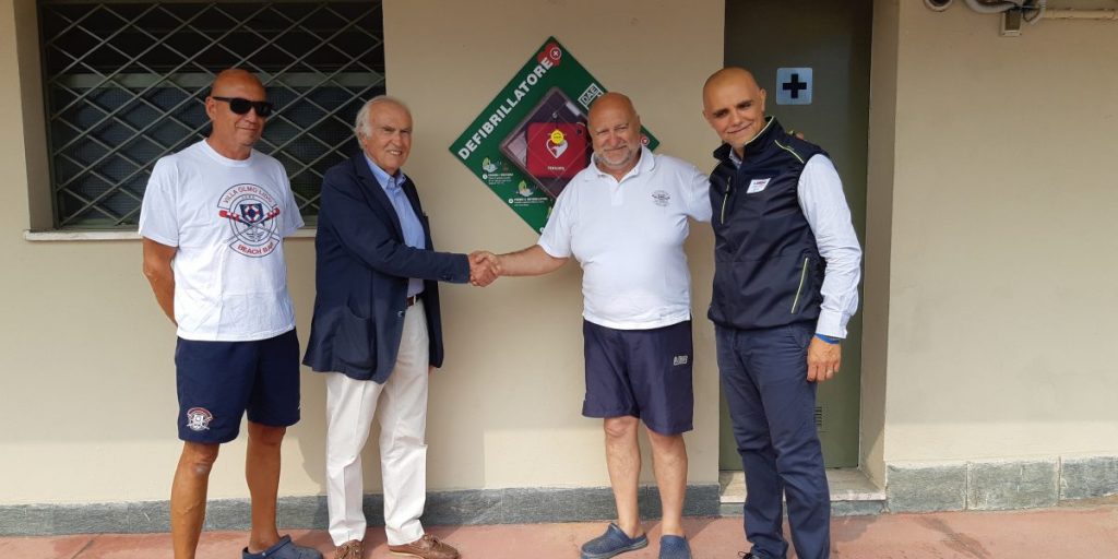 Lido di Villa Olmo, “Comocuore” dona un defibrillatore