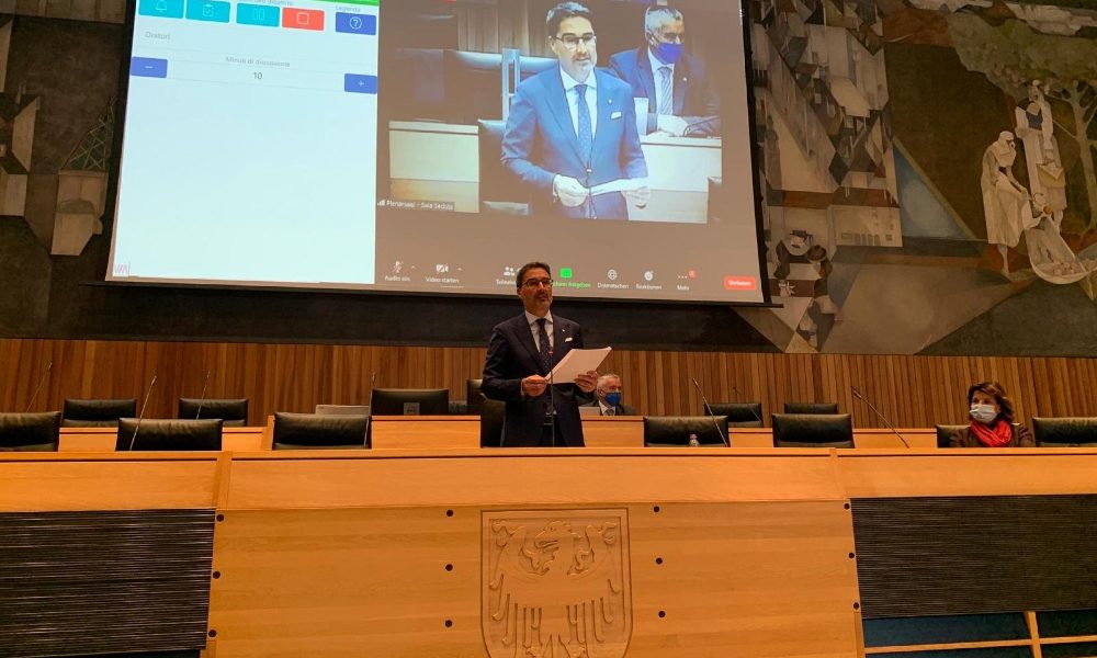 Consiglio Alto Adige: minuto di silenzio per vittime Covid