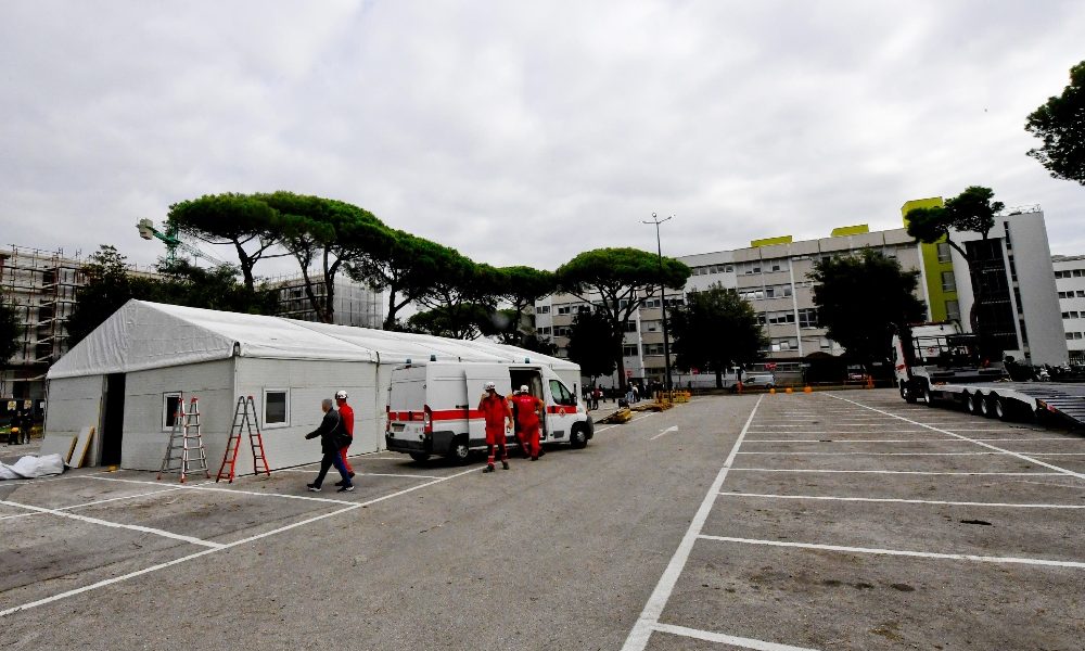 Contagi Covid sopra 22 mila, le vittime sono 233