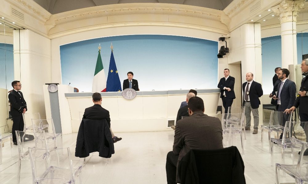 Conte,a breve kit sicurezza a lavoratori