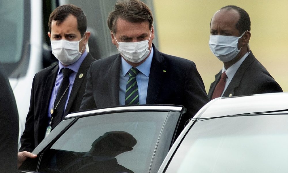 Coronavirus: Bolsonaro ricorre contro obbligo uso mascherina