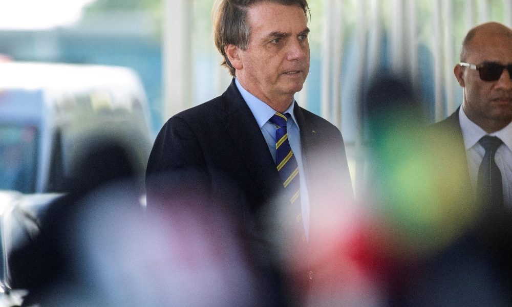 Coronavirus: Bolsonaro sfida isolamento