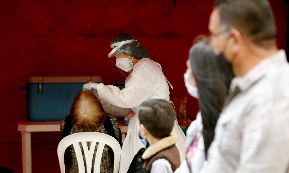 Coronavirus: Colombia, allarme per contagi in aereo