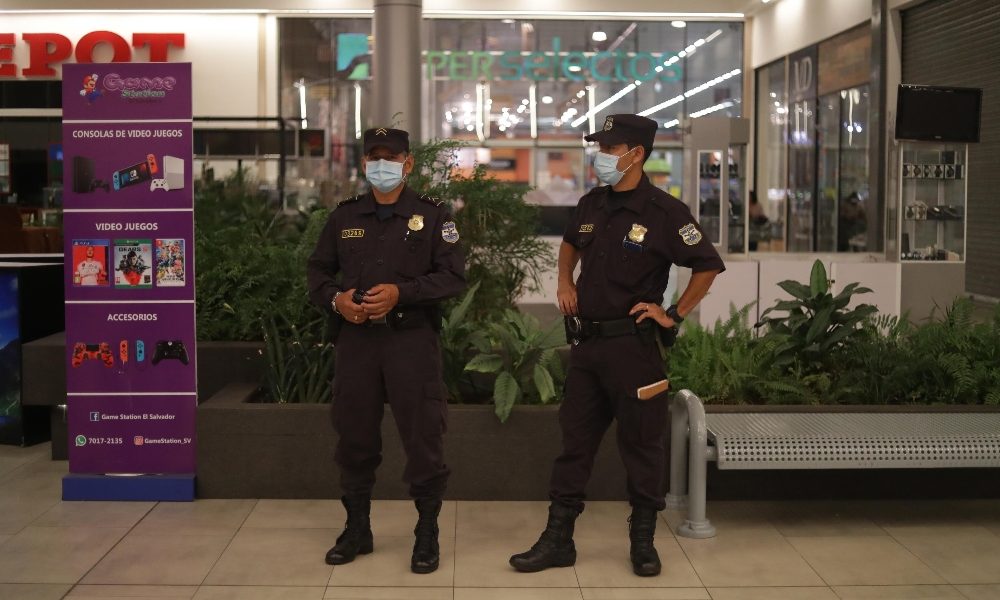Coronavirus: El Salvador in lockdown