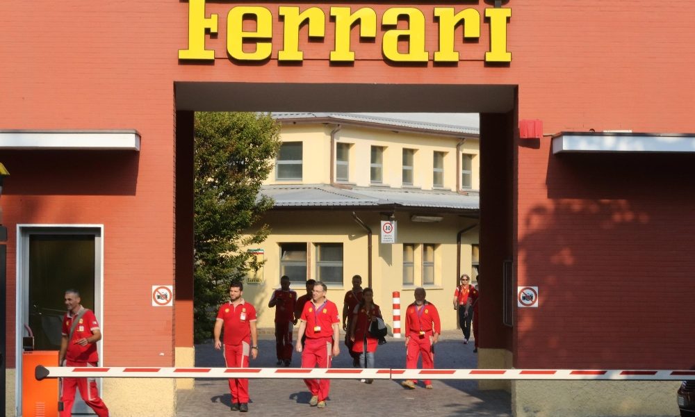 Coronavirus: Ferrari, 2 settimane stop