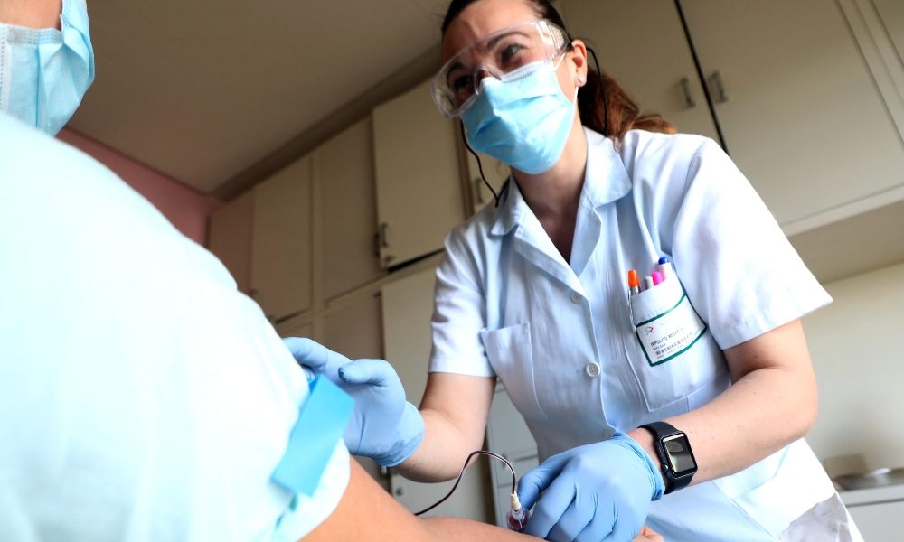 Coronavirus, in Lombardia aumentano i ricoveri. Ieri un nuovo decesso sul Lario: