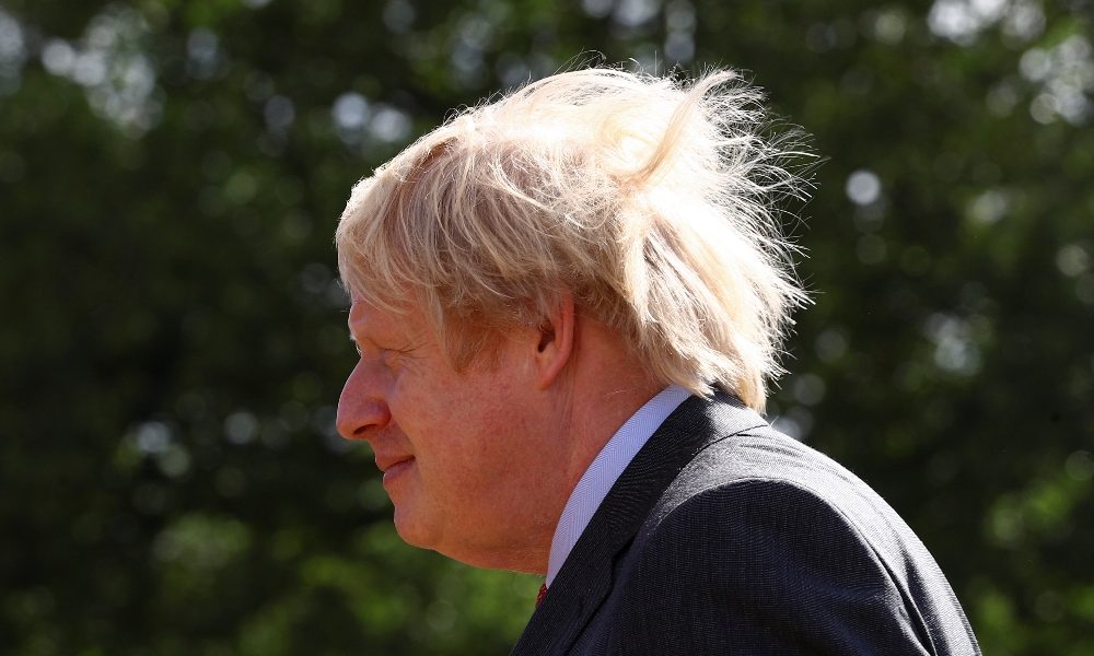 Coronavirus: Johnson, distanziamento di 2 metri sarà rivisto