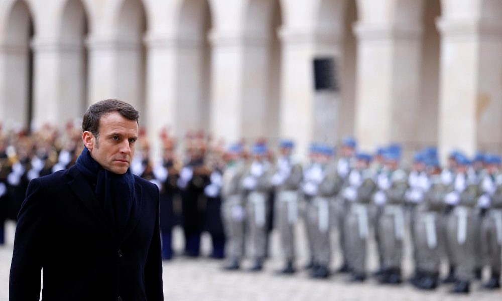 Coronavirus, Macron annulla ogni impegno