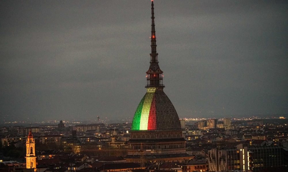 Coronavirus: Mole tricolore contro nemico comune