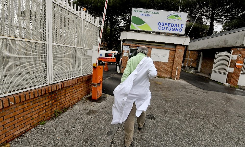 Coronavirus: Papa,mia vicinanza a malati