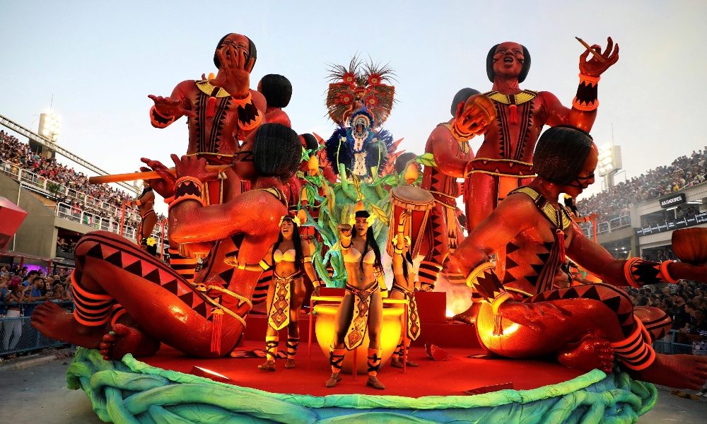 Coronavirus: Rio, non si ferma Carnevale