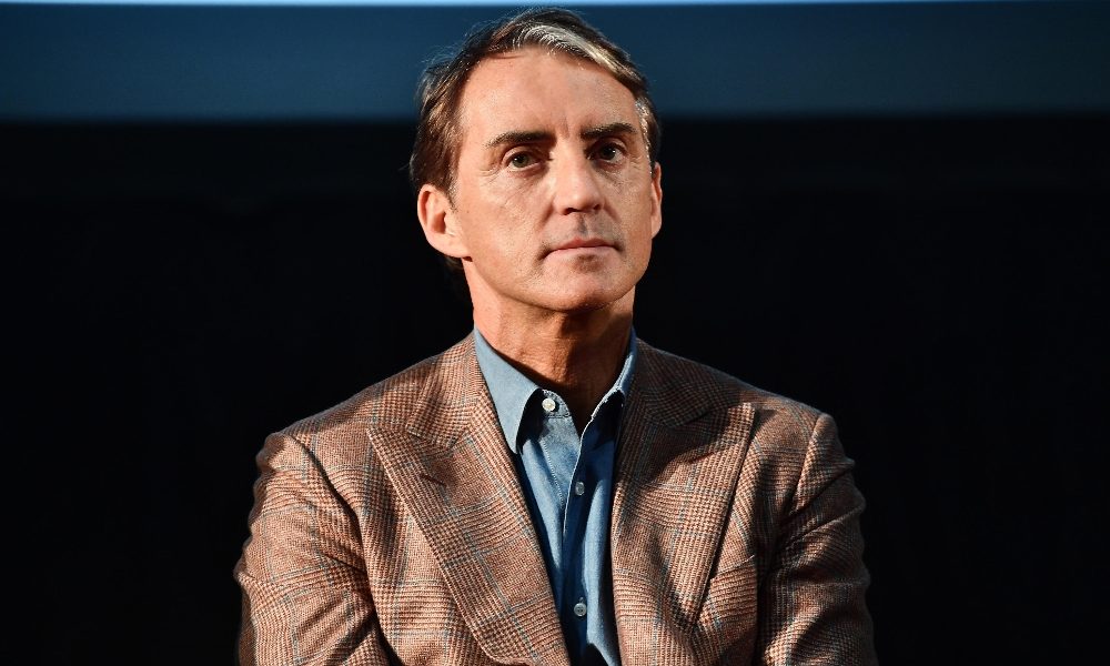 Coronavirus: Roberto Mancini con hashtag #iorestoacasa
