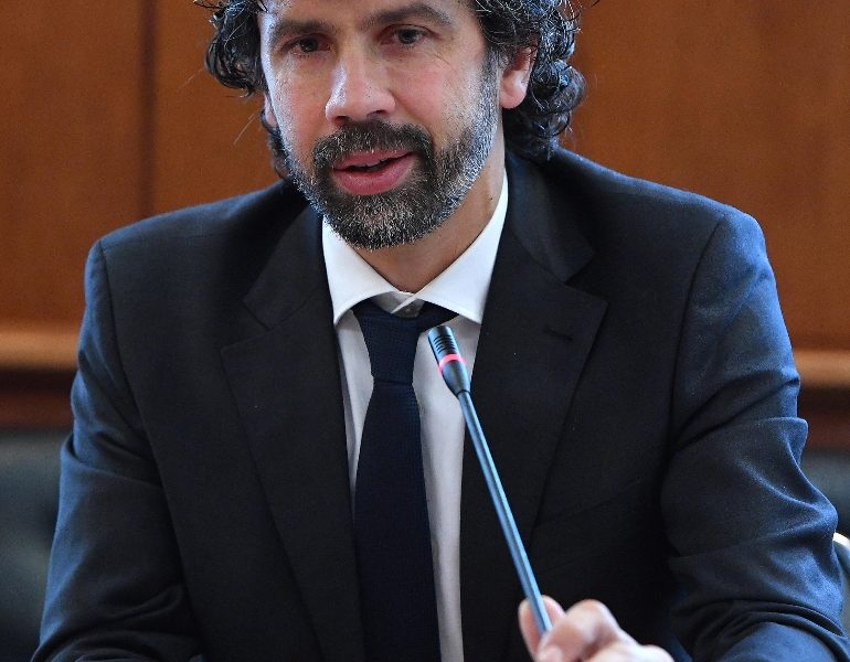 Coronavirus: Tommasi, fermiamo il campionato