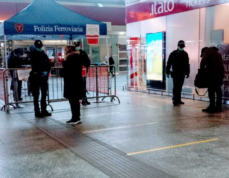 Coronavirus: Torino, viaggiatori in partenza da Porta Nuova
