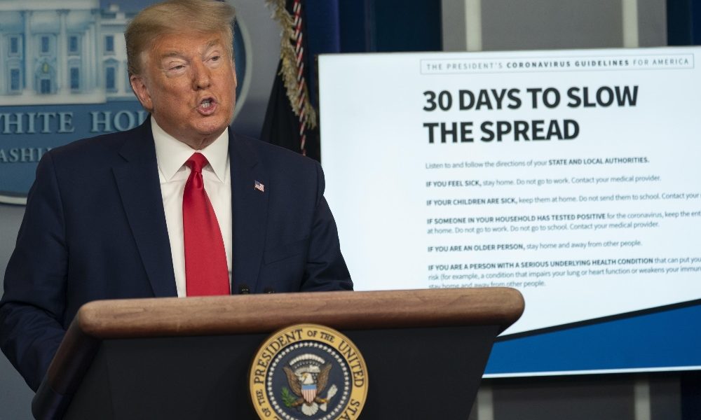 Coronavirus: Trump, ora usate sciarpa