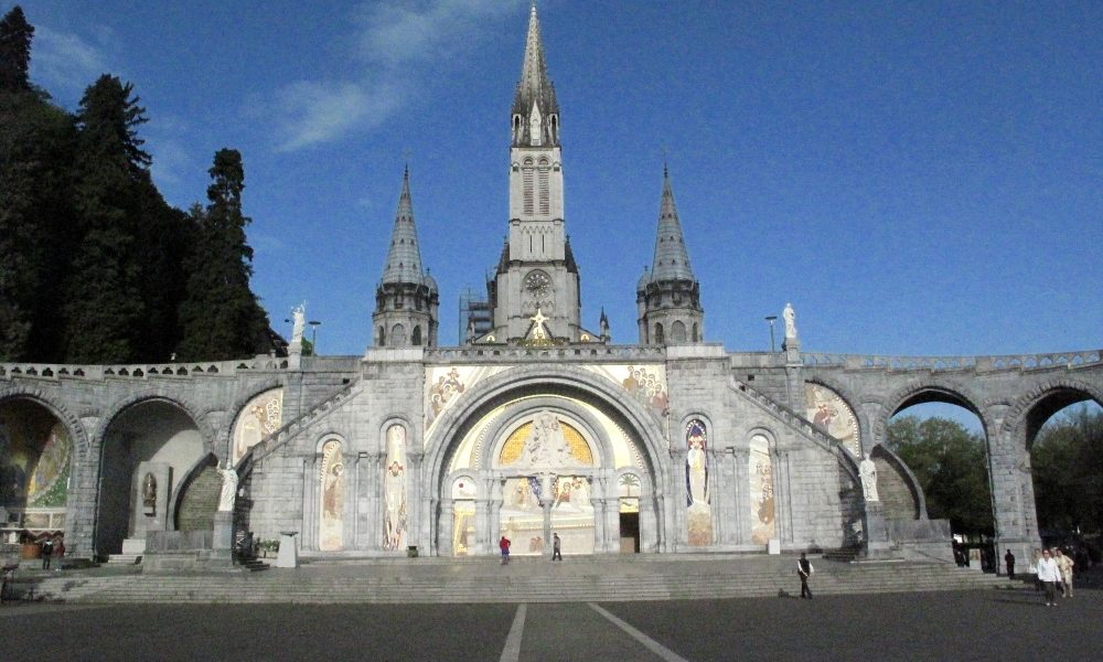 Coronavirus: chiude anche Lourdes