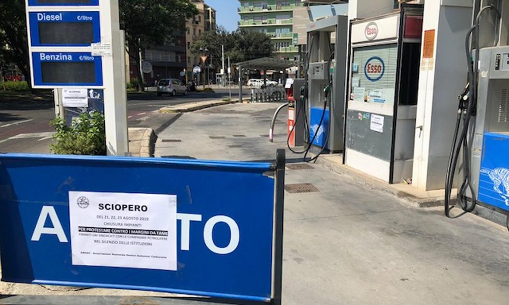 Coronavirus: da domani stop benzinai