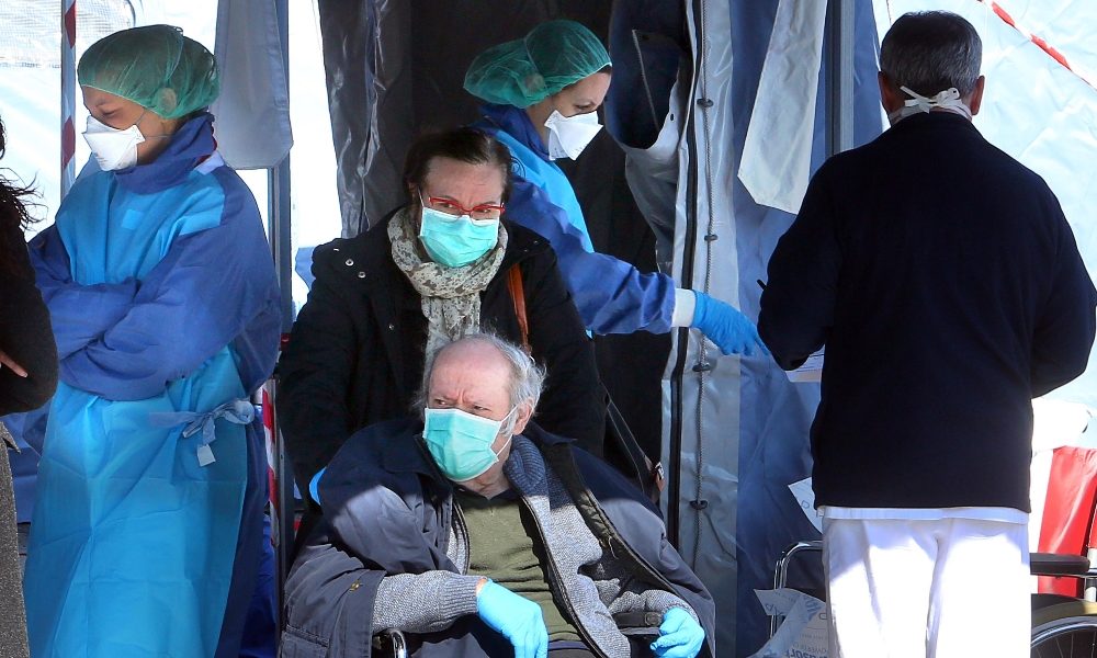 Dal confronto sulla crisi alla spesa per gli anziani: Erba e Cantù contro il virus