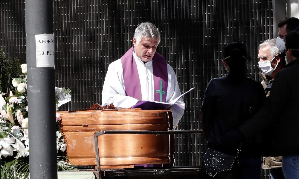 Coronavirus:Spagna, funerali in 5 minuti