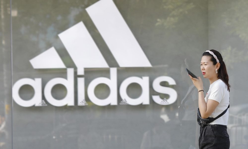 Coronavirus:chiusura store Adidas e Nike