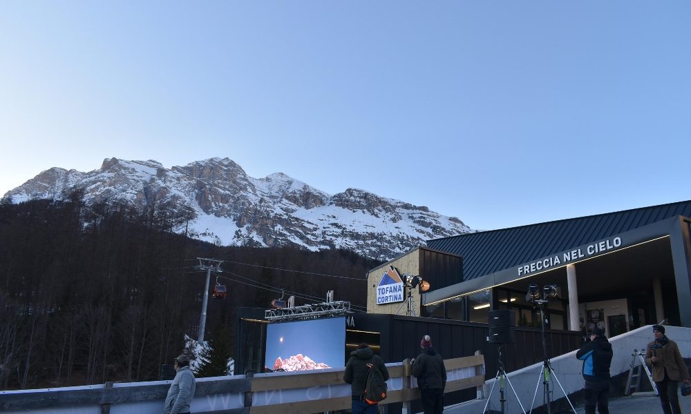Cortina 2021: per i Mondiali la città si colora di luce