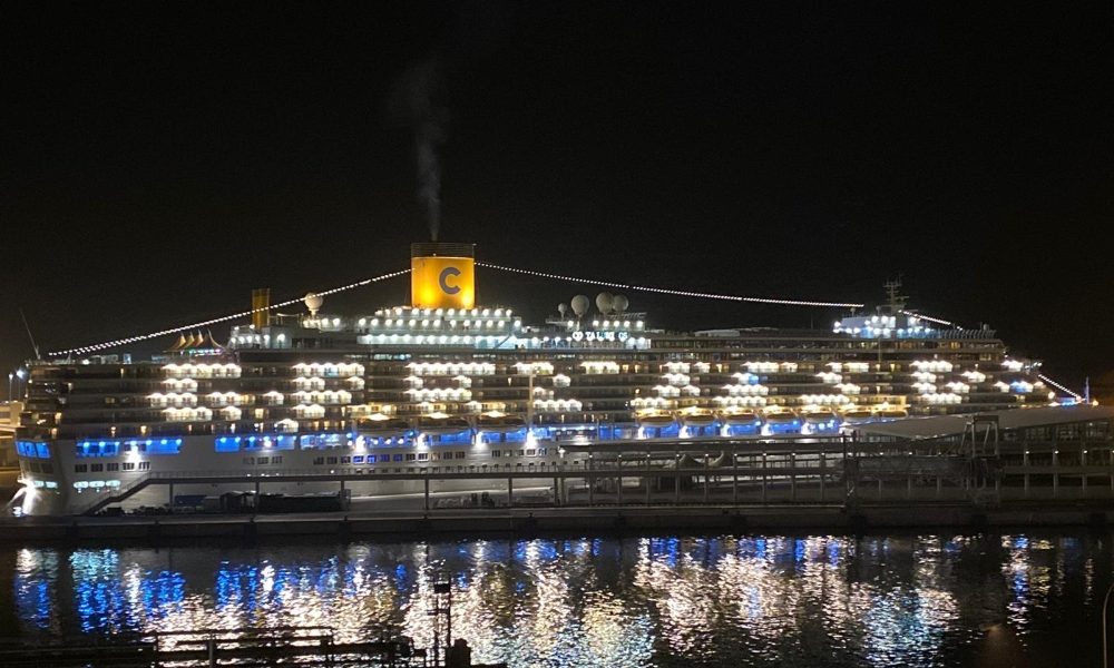 Costa Luminosa, luci per grazie a Savona