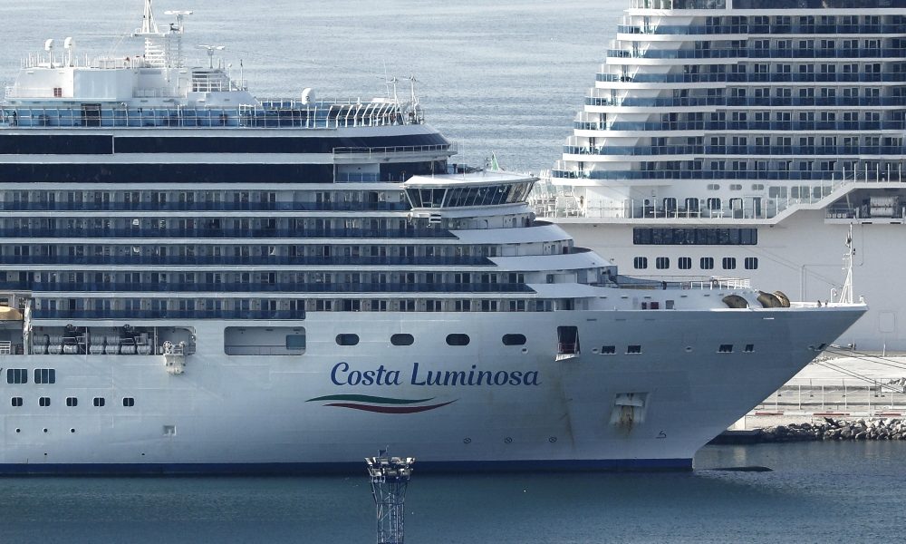 Costa Luminosa,fermo sbarco 49 marittimi