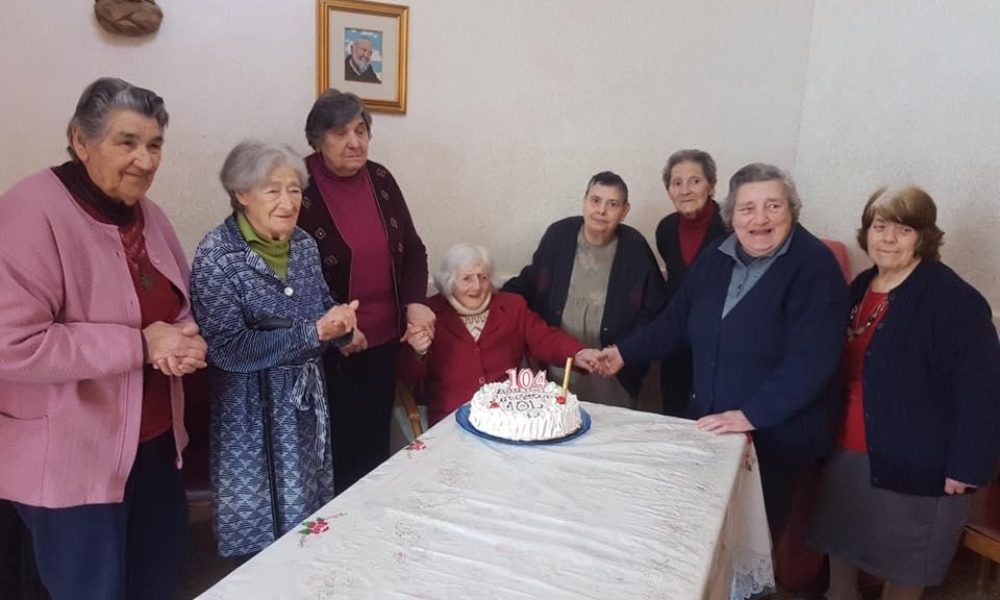 Covid-19: nonna compie 104, festa in Rsa