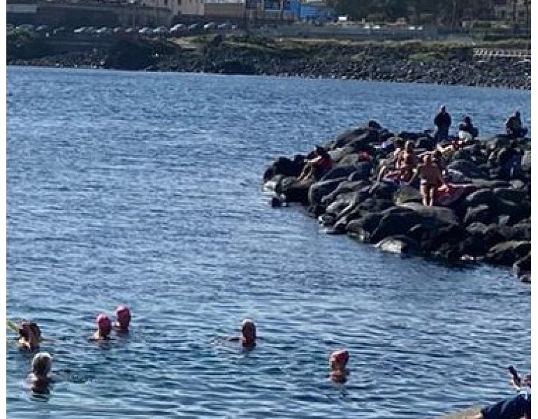 Covid: 24 gradi a Catania, gente in spiaggia e fa il bagno