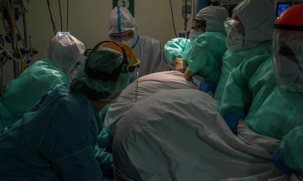 Covid: Afp, 900.000 morti in Europa