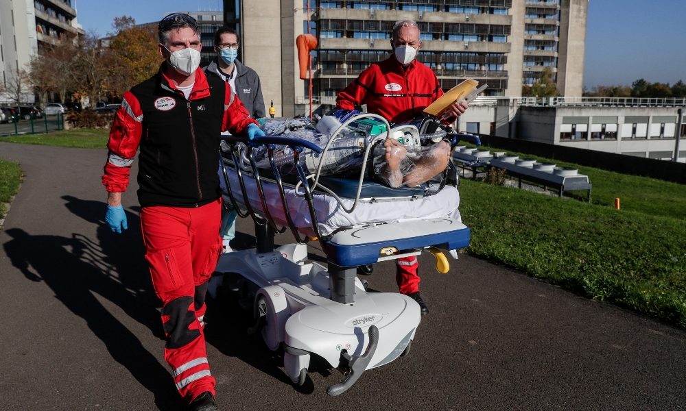 Covid: Belgio, lieve calo contagi, rallenta aumento ricoveri