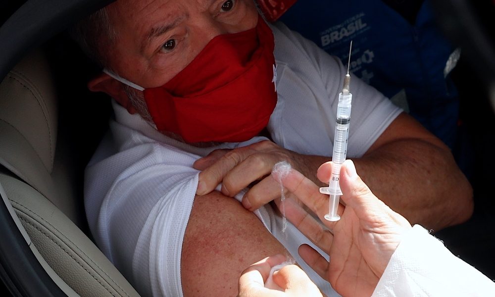 Covid: Brasile, Lula si vaccina, ‘fatelo tutti’