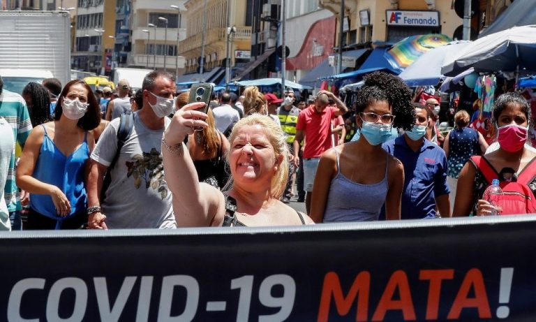 Covid: Brasile studia la fine dell’obbligo di mascherine