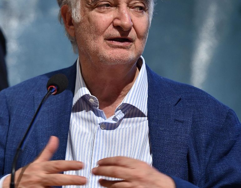 Covid: Francia, Attali,’e se chiusure durassero per anni?’