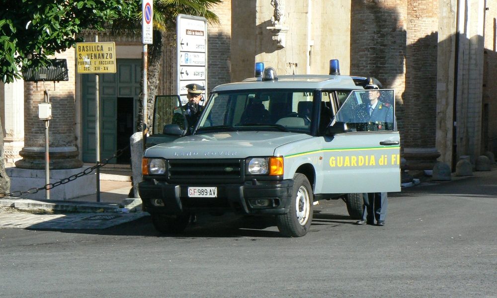 Covid, Gdf Macerata sequestra 300mila mascherine non a norma